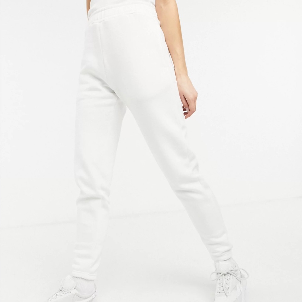 MISGUIDED BASIC JOGGERS IN WHITE
